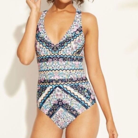 Bold print Swimsuit  - Picture 4 of 4